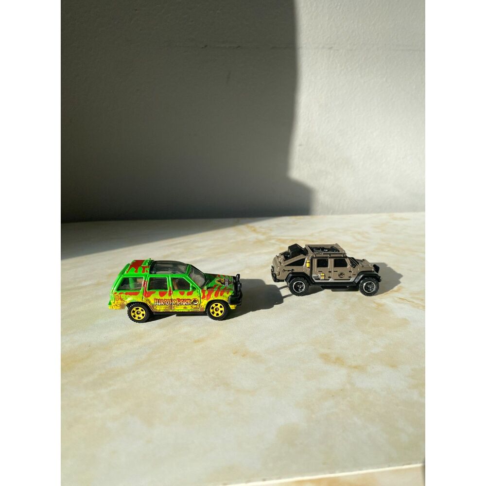 Matchbox 1992 Jeep Wrangler Sahara Jurassic Park Ford Explorer Dinosaur Print